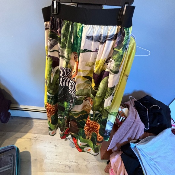 INAVIE LOUNGE WEAR NEVER WORN - Picture 3 of 16